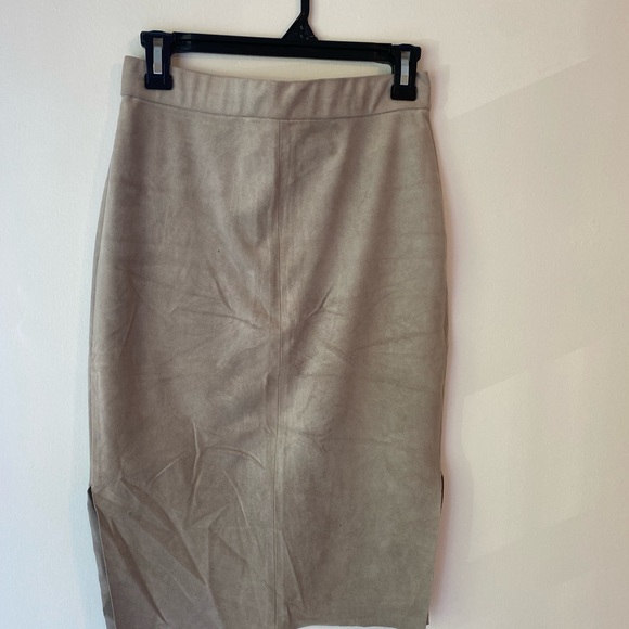 Aritizia Lis Skirt - Faux Suede - Picture 2 of 2